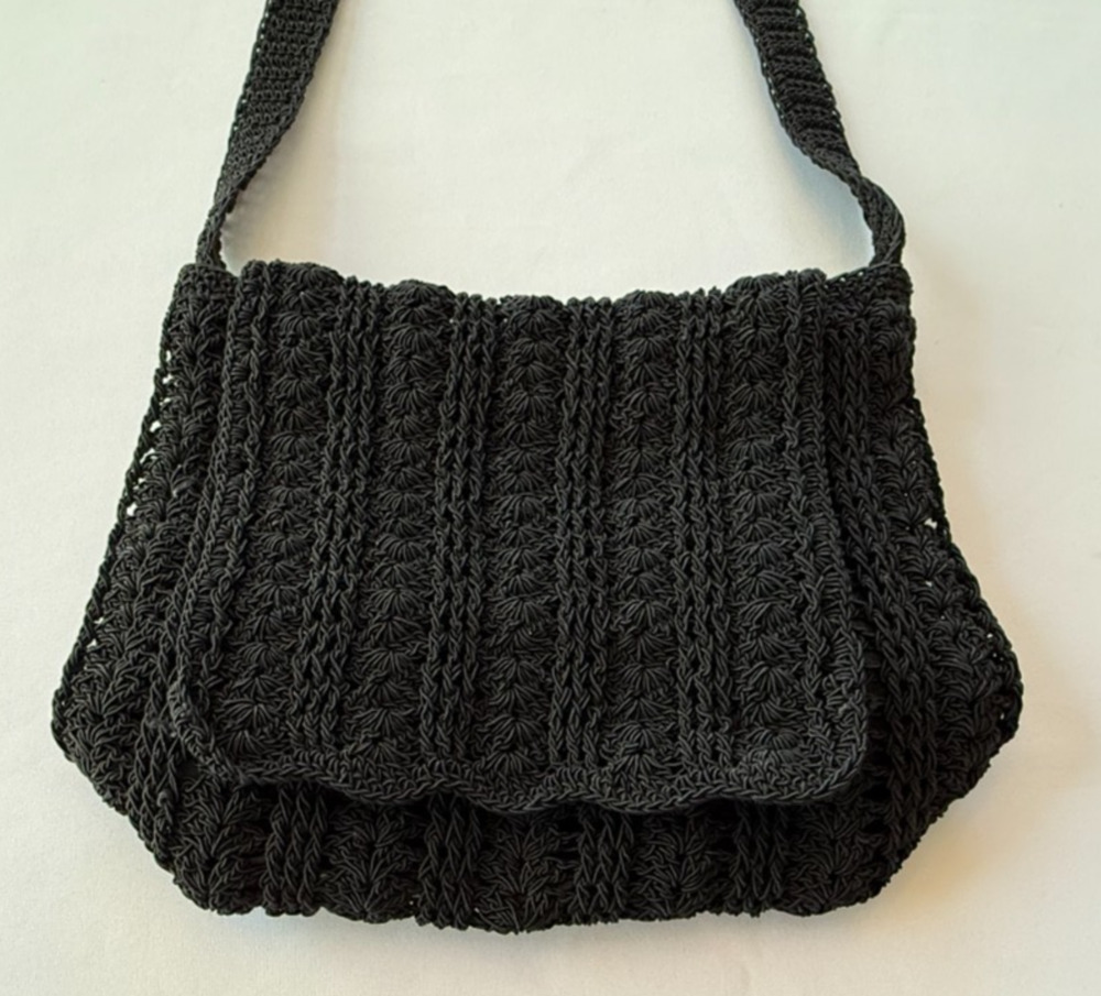 Black Crochet Knit Shoulder Bag Boho Purse Lined Zipper Pocket Scalloped Flap
